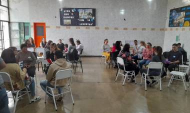 El municipio llevó a cabo el taller sobre “Crianza respetuosa” en guardería 