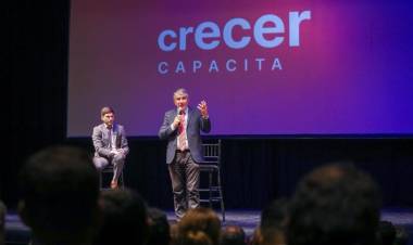 Martinez participo del lanzamiento de crecer - capacita 