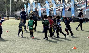 Rugby social: más de 250 niños en una jornada deportiva en el Kempes