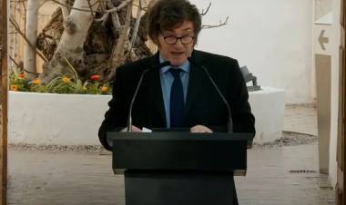 Milei presentó el Plan de Alfabetización en San Juan y criticó a quienes demonizan a Sarmiento