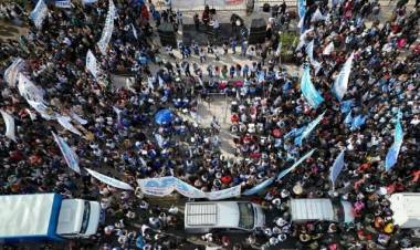 Derecho a huelga en juego: la UEPC rechazó declarar la educación como "servicio esencial"