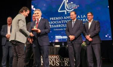40 años de los Premios Día de la Industria: Llaryora encabezó la ceremonia que reunió a todo el sector industrial cordobés