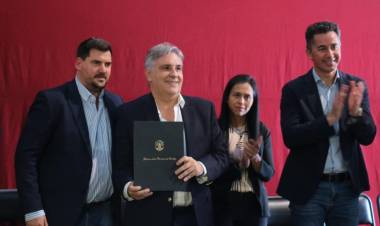 Laboulaye: Llaryora anunció la creación de una sede regional de la Universidad Provincial