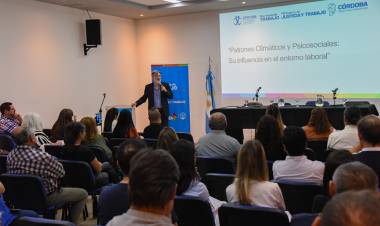Se realizó un conversatorio sobre la influencia de los factores climáticos y psicosociales en el trabajo