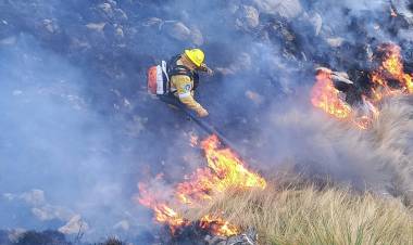 Capilla del Monte: sigue el combate contra el fuego por segundo día consecutivo
