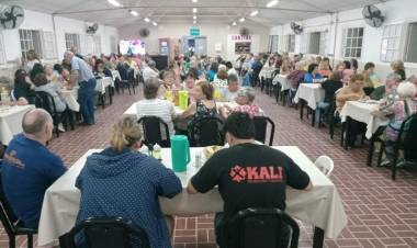 160 adultos mayores de la ciudad realizaron un viaje recreativo a Alta Gracia 