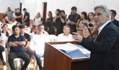 Llaryora anunció una inversión de $12 mil millones para rehabilitar un tramo de Ruta Provincial 6