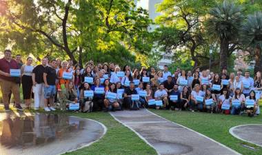 Más de 100 emprendedores concluyeron su formación en comercio exterior