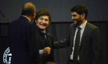 Después de llamar golpista a Alfonsín, Milei se reunirá este martes con los gobernadores radicales