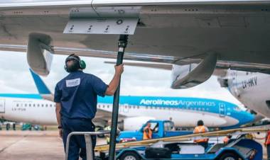 Más golpes a Aerolíneas: el Gobierno le quitó la "exclusividad" con el Estado