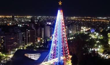 Mañana se enciende el árbol de Navidad en el Faro del Bicentenario