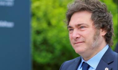 Milei celebró su gestión en la Sociedad Rural y, sin anunciar fecha, aseguró que bajará las retenciones