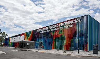 Valentina es la primera bebé nacida en 2025 en el sistema público provincial