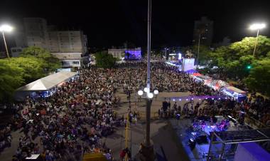 Con música y alegría pasó una nueva noche de la Peatonal San Francisco