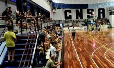 Violencia sexual: jugadoras de básquet denunciaron que fueron filmadas mientras se bañaban