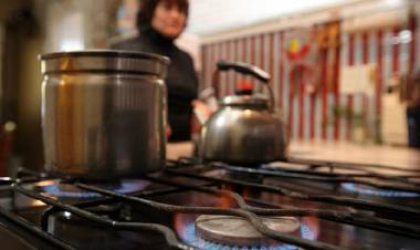 Siguen los aumentos: el Gobierno dispuso nuevas subas de luz y gas desde febrero