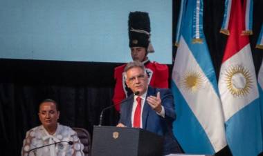 Con fuertes críticas al gobierno nacional, Llaryora inauguró el período legislativo 2025