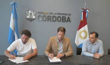 La Provincia firmó el acuerdo salarial con la UEPC