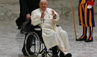 Tras el alta del Papa, habló su médico personal: "Fue terrible, pensamos que no lo lograríamos"