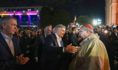 Llaryora asistió a la misa en homenaje al Papa Francisco