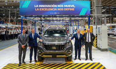 Stellantis inició en Córdoba la producción de su pick-up: “Es la mejor noticia industrial que Argentina tiene en mucho tiempo”, sostuvo Llaryora