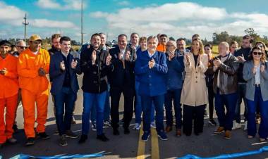 Llaryora inauguró la rehabilitación de un tramo de la Ruta Provincial N°6