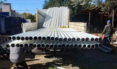 Llegaron nuevas columnas de alumbrado público a Frontera