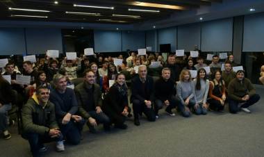 Bernarte otorgó becas a 40 deportistas amateurs de San Francisco