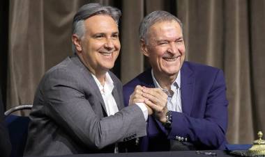 Schiaretti renunció a la presidencia del PJ de Córdoba y le pasó el mando a Llaryora