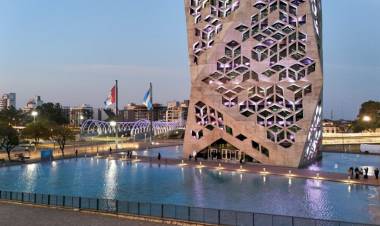 Llaryora aumenta un 84% el haber mínimo jubilatorio y otorga un bono bimestral de $100 mil para jubilados que cobran hasta $1.300.000