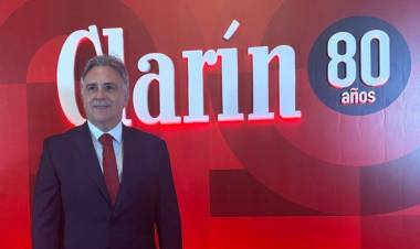Llaryora participó del 80° aniversario de Clarín