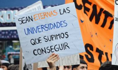 Docentes advirtieron que realizarán un paro si Milei veta la ley de presupuesto universitario