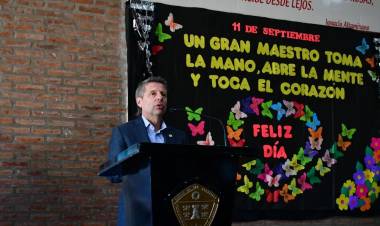 “Educar es construir humanidad”: Bernarte presidió el acto por el Día del Maestro en San Francisco