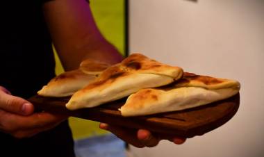 Tras el éxito de la primera jornada, se repite esta noche “La Noche de la Pizza y la Empanada” en San Francisco