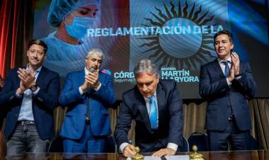 Llaryora anunció un importante incremento salarial para los equipos de salud