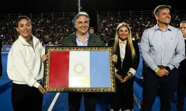 Llaryora reinauguró la cancha de Hockey “Soledad García”
