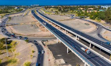 La construcción del nuevo estacionamiento frente al Estadio Kempes, con un avance del 40%