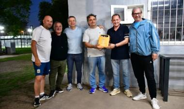 El Club Antártida Argentina recibió un DEA para reforzar la asistencia en emergencias cardíacas