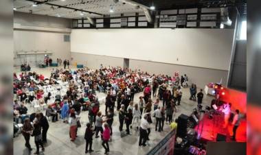 Gran cierre de “Domingos Diferentes 2025” y entrega de certificados a Adultos Mayores en el Superdomo San Francisco