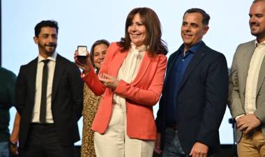 El Gobierno de Córdoba reconoció a empleados públicos por 30 años de servicio