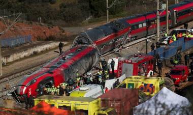 Tragedia en España: ya suman 39 muertos y 152 heridos tras el choque de dos trenes de alta velocidad