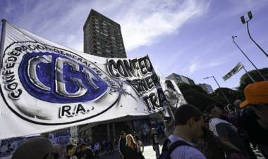 "La reforma laboral busca tapar el fracaso del plan económico", expresó la CGT tras la media sanción