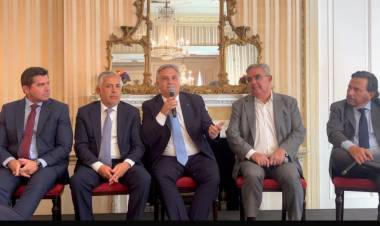 Llaryora en el Council of the Americas: “Es el momento de ponerse la camiseta de Argentina”