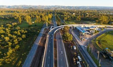 Obra vial clave para la ciudad de Córdoba: la habilitación del altonivel de Valle Escondido ya mejora la circulación en la zona oeste de la ciudad