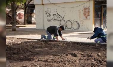 Avanzan los trabajos de refuncionalización y mantenimiento en barrio Roque Sáenz Peña