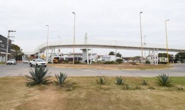 La transformación del acceso oeste ya se percibe con el paso peatonal y bicisenda a nivel y en altura