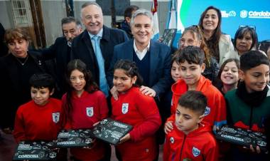 TecnoPresente: Llaryora entregó 410 netbooks a escuelas de Villa María y la región