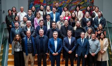 Llaryora: “Córdoba está haciendo una transformación silenciosa de la educación”