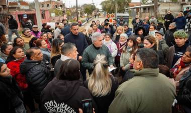 Villa Unión: Llaryora supervisó el avance de obras de pavimentación y red cloacal