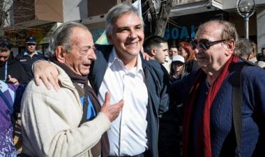 Villa Carlos Paz: Llaryora inauguró la repavimentación y la renovación del acueducto principal de la avenida Cárcano